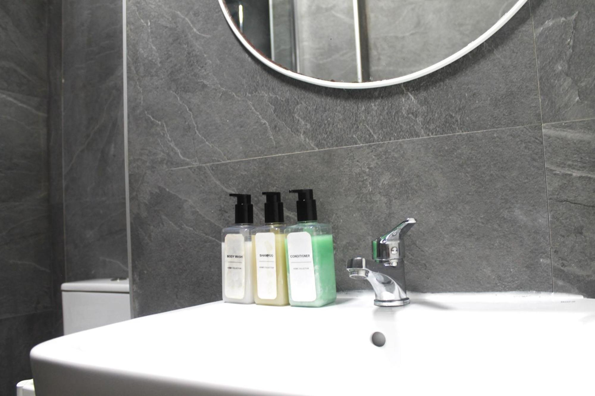 Fantastico Apartamento Junto A La Estacion Malaga Luaran gambar