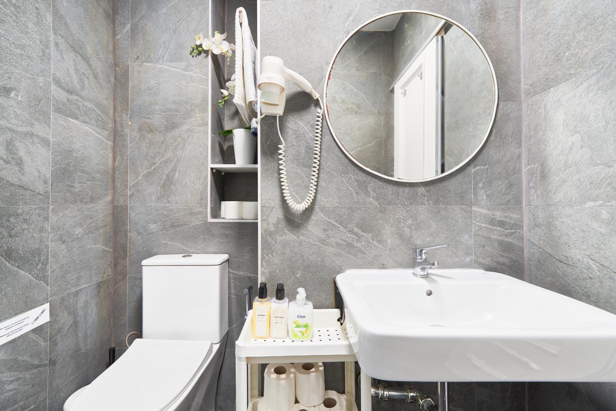Fantastico Apartamento Junto A La Estacion Malaga Luaran gambar