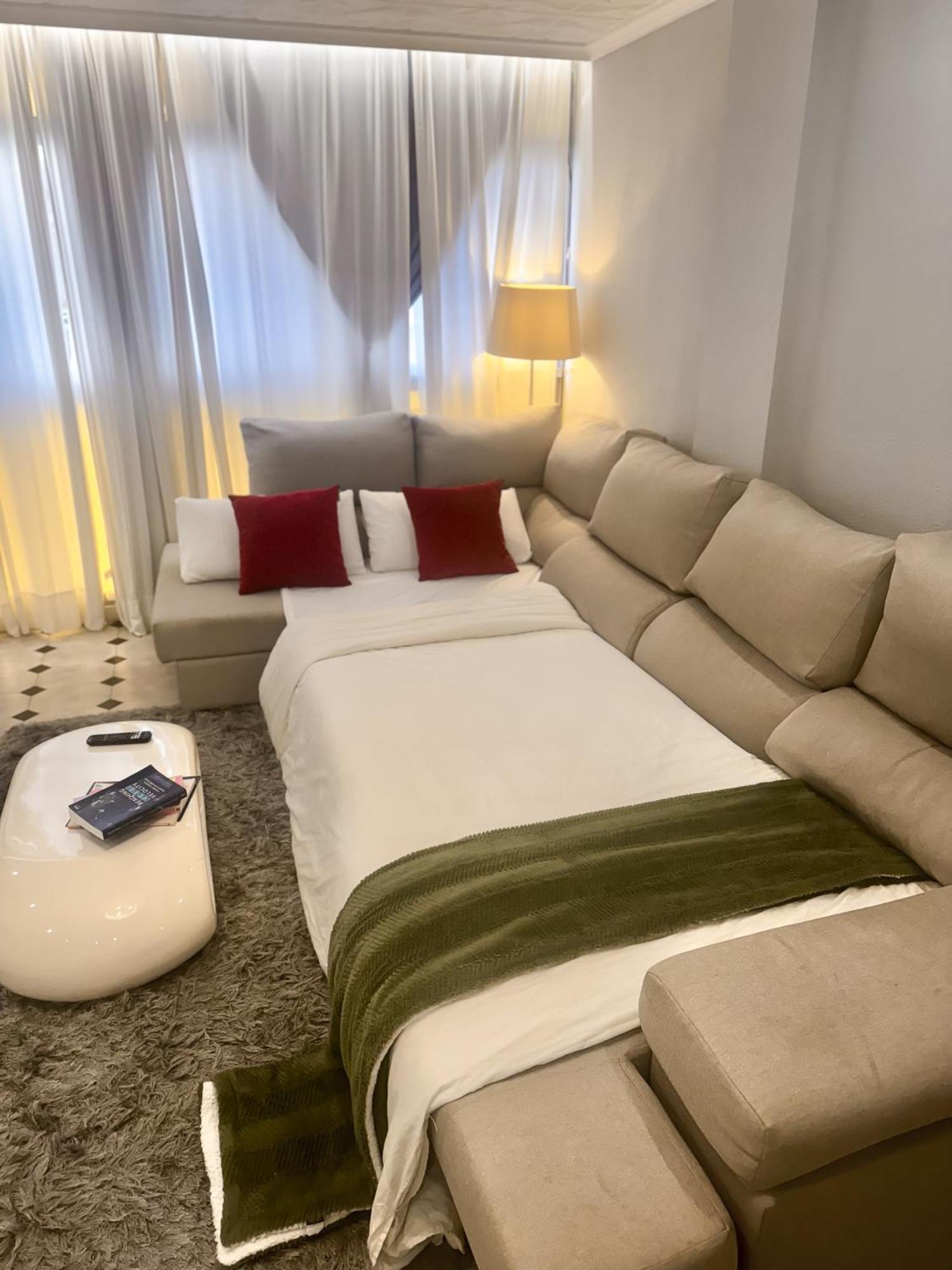 Fantastico Apartamento Junto A La Estacion Malaga Luaran gambar
